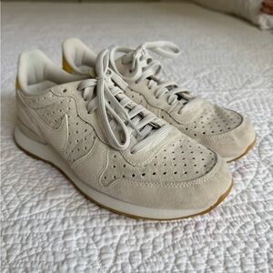 Nike Internationalist Premium Sail/ Sail-Vivid Sulfur NWOT